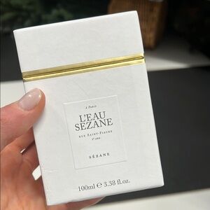 L'Eau Perfume - White and Gold
